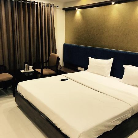 โฮเต็ล คอมฟอร์ต Hotel Bharuch ภายนอก รูปภาพ