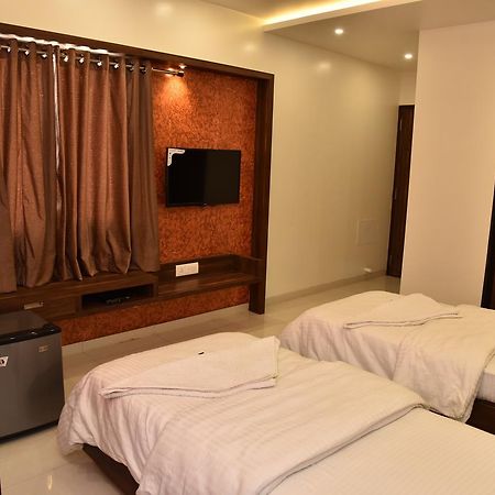 โฮเต็ล คอมฟอร์ต Hotel Bharuch ภายนอก รูปภาพ
