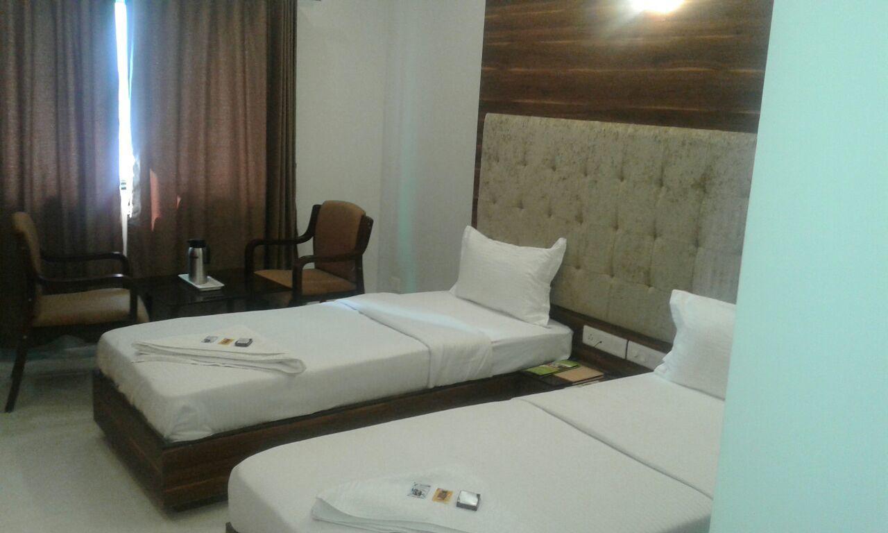 โฮเต็ล คอมฟอร์ต Hotel Bharuch ภายนอก รูปภาพ