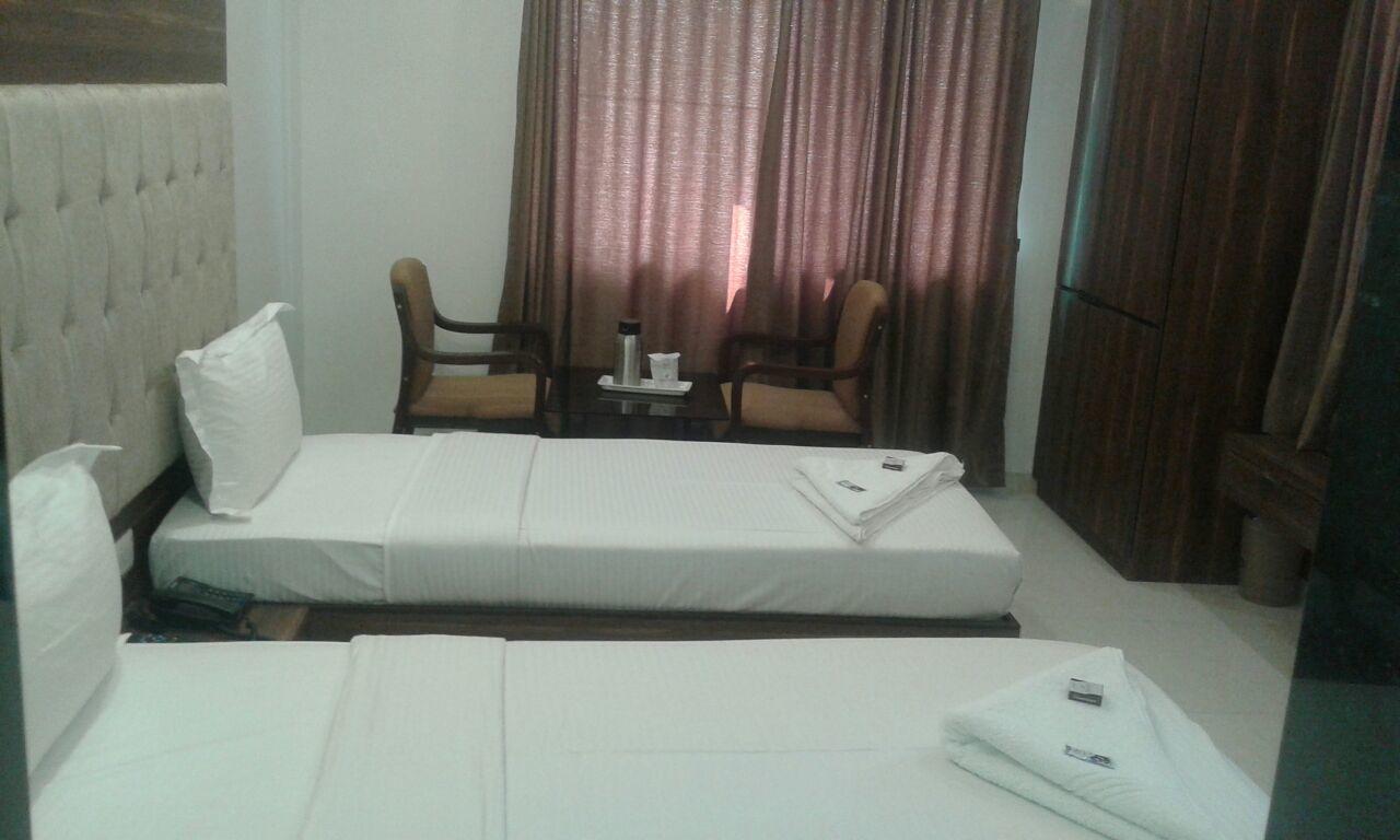 โฮเต็ล คอมฟอร์ต Hotel Bharuch ภายนอก รูปภาพ