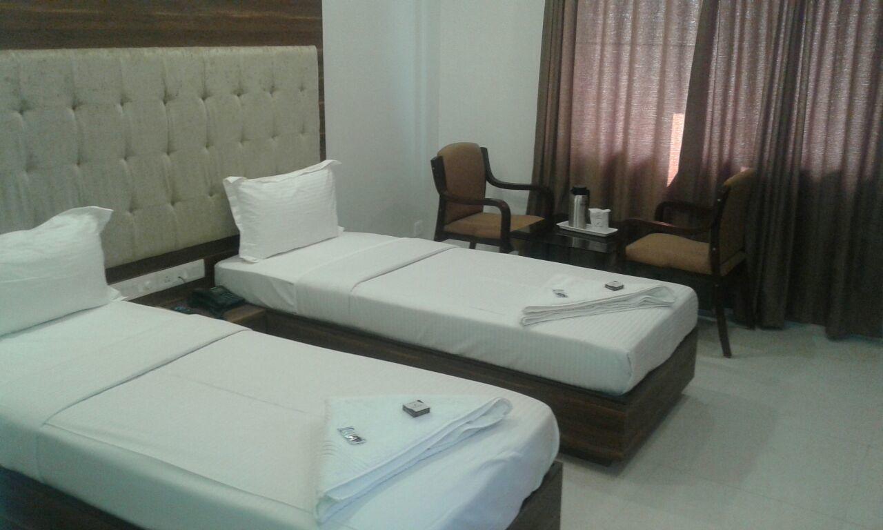 โฮเต็ล คอมฟอร์ต Hotel Bharuch ภายนอก รูปภาพ