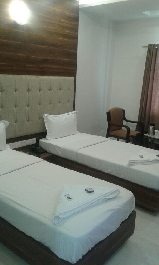 โฮเต็ล คอมฟอร์ต Hotel Bharuch ภายนอก รูปภาพ