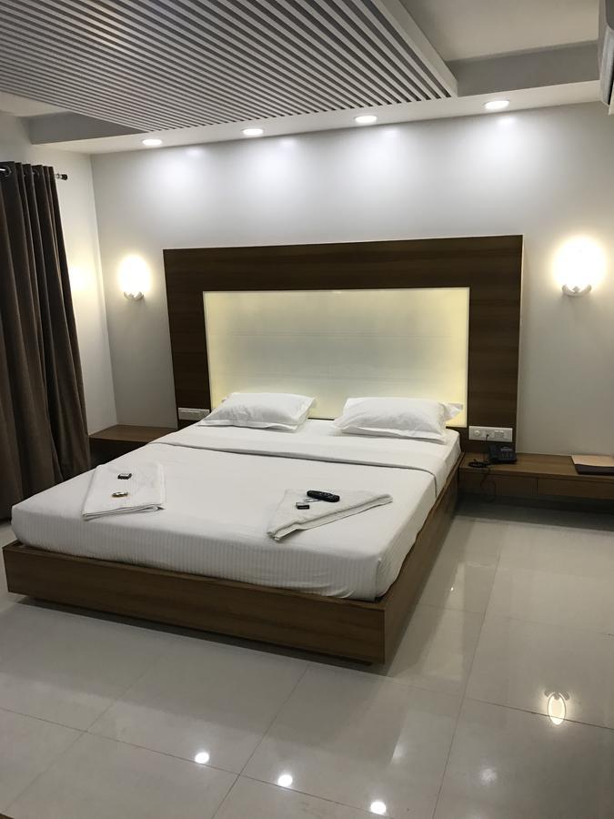 โฮเต็ล คอมฟอร์ต Hotel Bharuch ภายนอก รูปภาพ