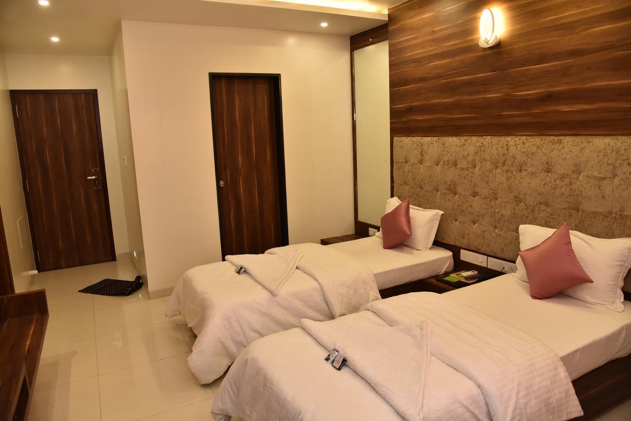 โฮเต็ล คอมฟอร์ต Hotel Bharuch ภายนอก รูปภาพ