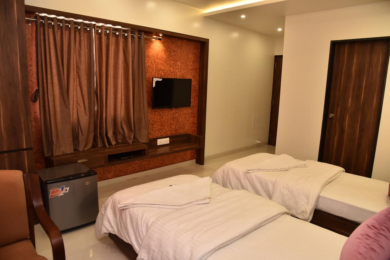 โฮเต็ล คอมฟอร์ต Hotel Bharuch ภายนอก รูปภาพ