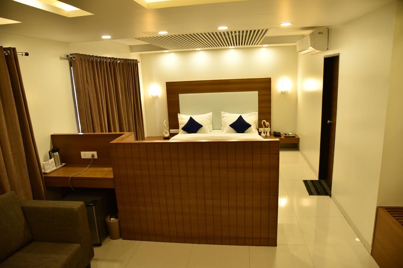 โฮเต็ล คอมฟอร์ต Hotel Bharuch ภายนอก รูปภาพ