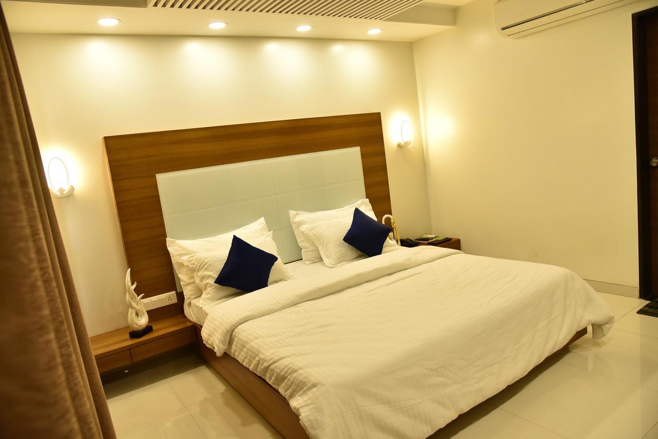 โฮเต็ล คอมฟอร์ต Hotel Bharuch ภายนอก รูปภาพ